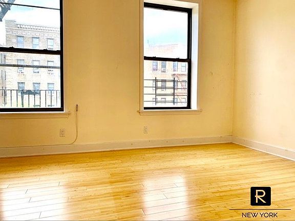 2nd image of 76 Saint Nicholas Pl APT 41