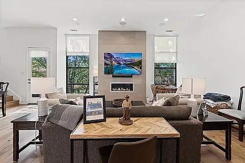2 bed, 2643 sqft, $5,225 — Photo 4