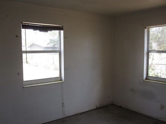 4th image of 1527 NW 7th St