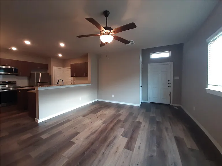 9733 Grosbeak Ln — Photo 4