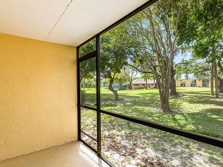 507 Meadows Cir — Photo 21
