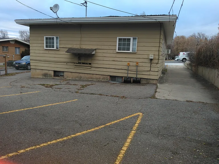 654 E 400 N #1 — Photo 2
