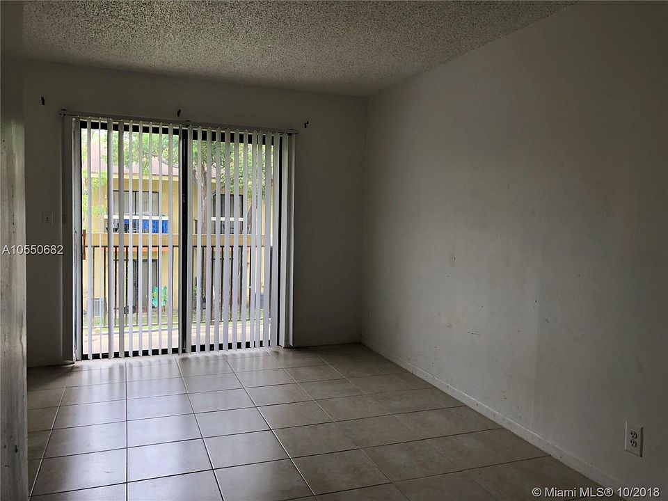 1st image of 4044 Lakeside Dr