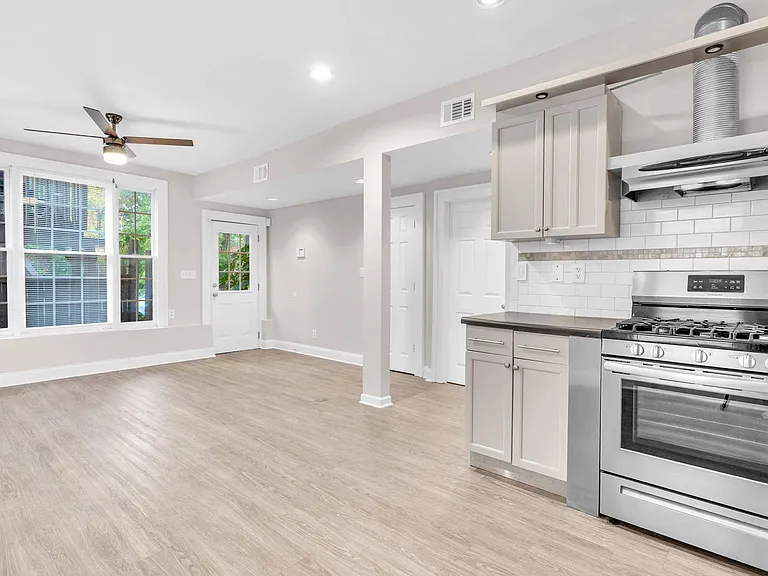 1046 Tilden St NW #C — Photo 14