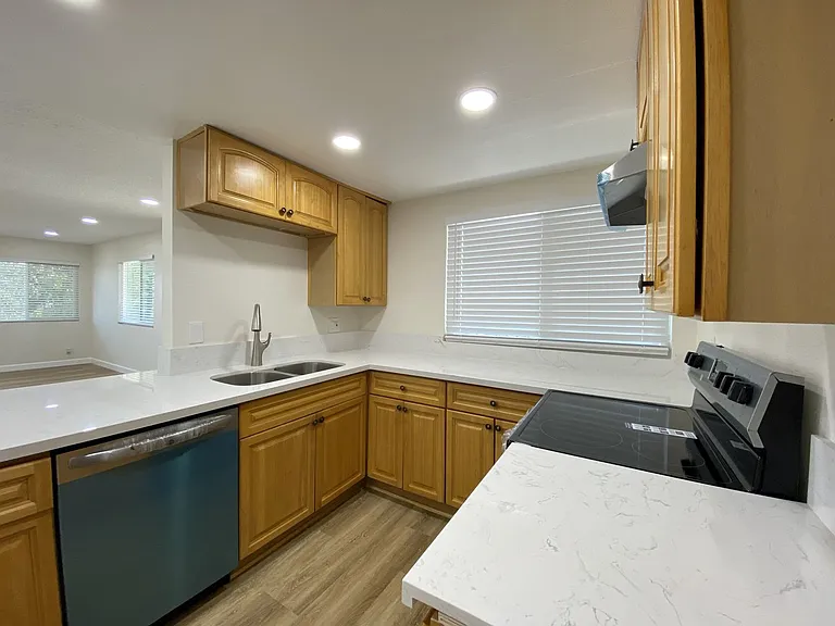 6001 Fullerton Ave — Photo 12
