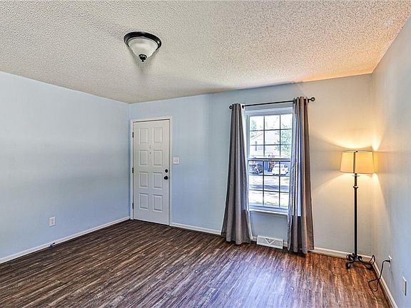 4th image of 512-A SE Morningside Dr