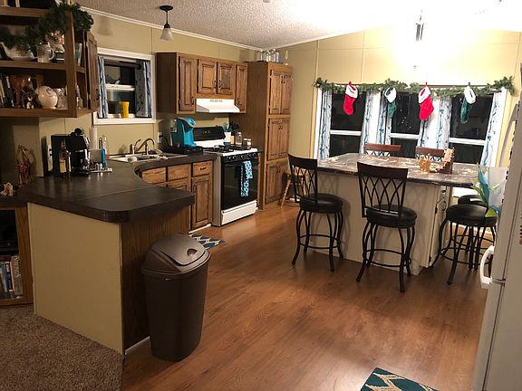 3rd image of 419 Janklow Ave