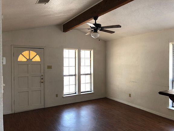 Entry/Living Room
