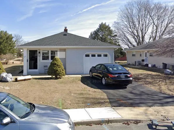 27 Montserrat St, Toms River, NJ 08757