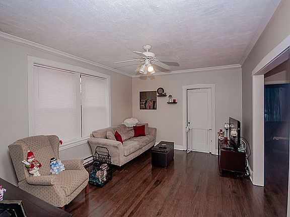 2nd image of 3456 N Leavitt St #2R