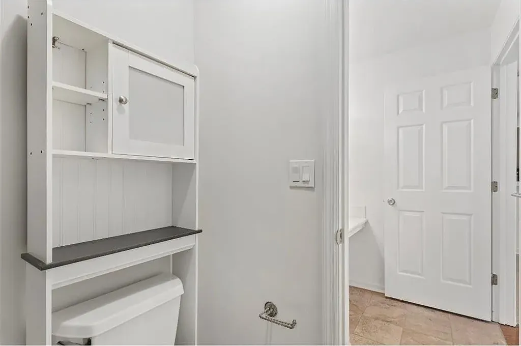 629 Granville Ct — Photo 2