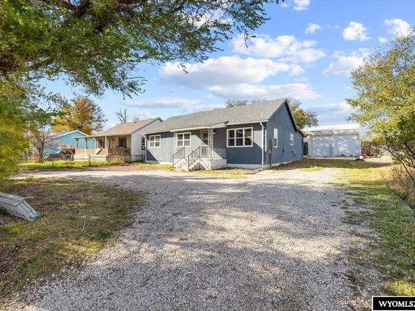 276 N 6th Avenue, Mills, WY 82604