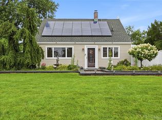 16 Harrow Ln, Levittown, NY 11756