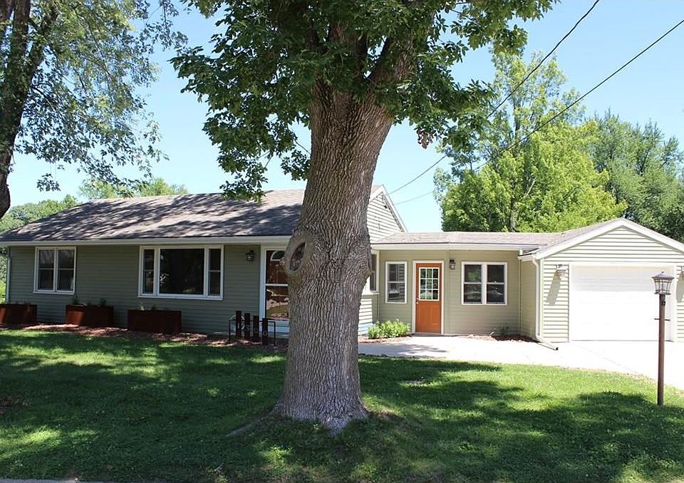 1st image of 1300 Karen Dr SE