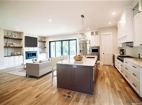 4th image of 1809 Runnymede Ln