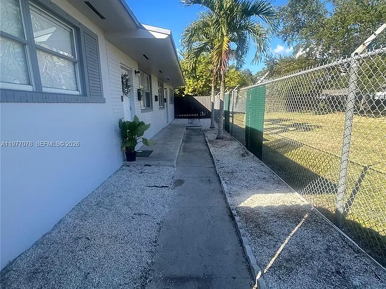 2929 NW 47th St #2 — Photo 3