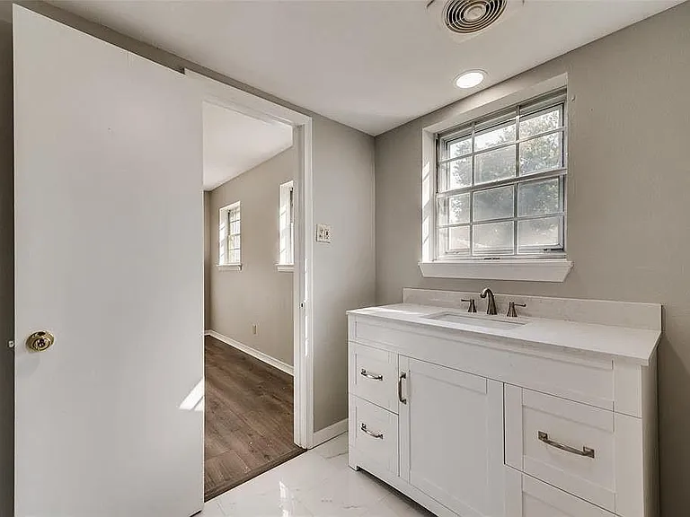 8423 Cadenza Ln — Photo 30