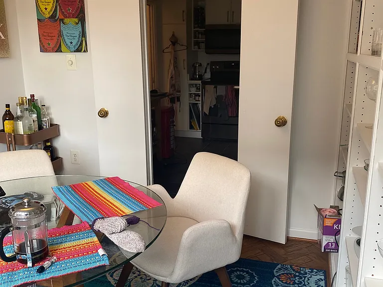 Dining Room view to 
Kitchen