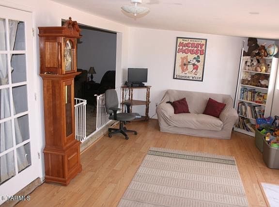 3rd image of 6935 N Northpoint Dr