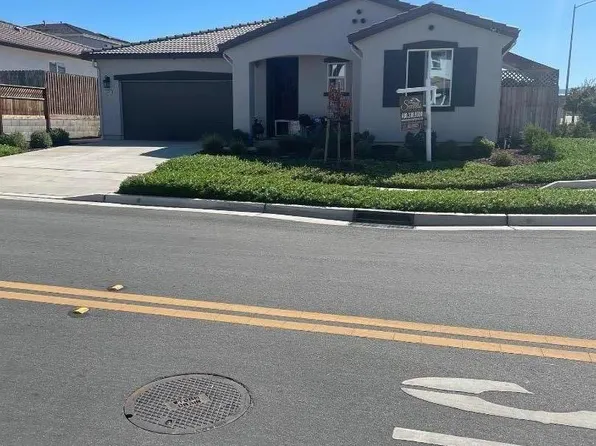 2001 Wildflower Dr, Hollister, CA 95023
