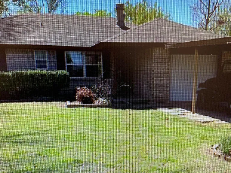 110 W Walnut St — Photo 1