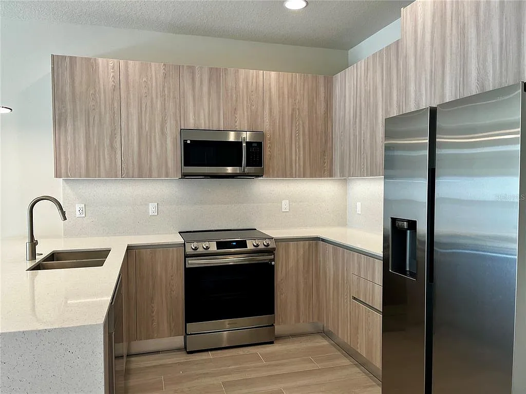 3 bed, 3.0 bath, 1853 sqft, $2,350 — Photo 3