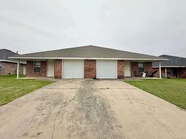 2604 Alma Dr — Photo 1
