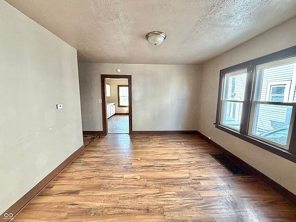 5th image of 1121 E 30th St