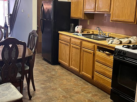 2nd image of 431 New Castle Ave