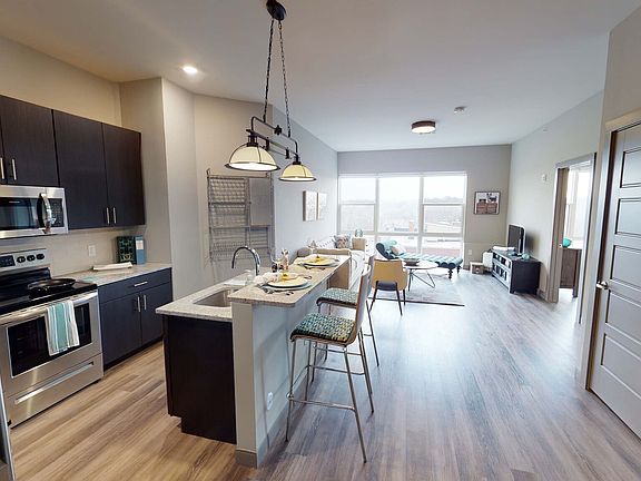 4th image of 389 Main St Unit 521