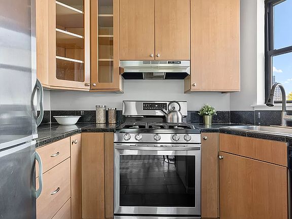 5th image of 77 Underhill Ave APT 3B