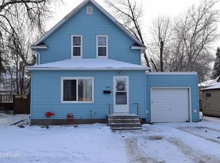 620 6th St NE, Devils Lake, ND 58301