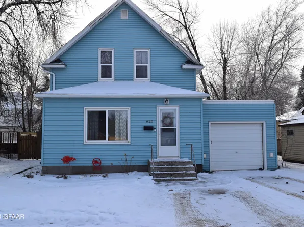 620 6th St NE, Devils Lake, ND 58301