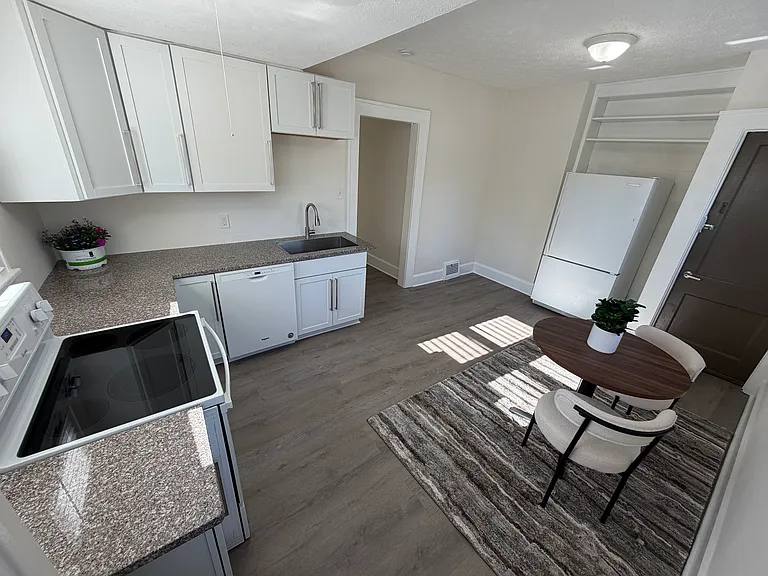 405 Broad St — Photo 10