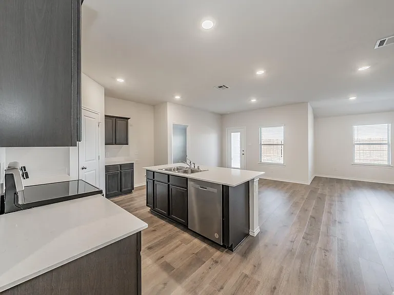 764 Primrose Ln — Photo 4