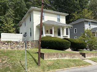 580 Roxbury St, Clifton Forge, VA 24422
