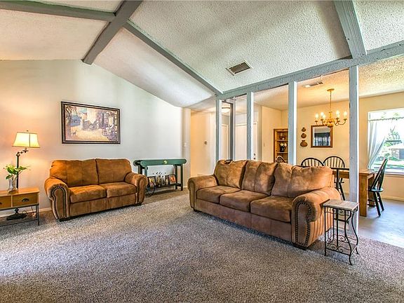 4th image of 609 Middle Glen Dr