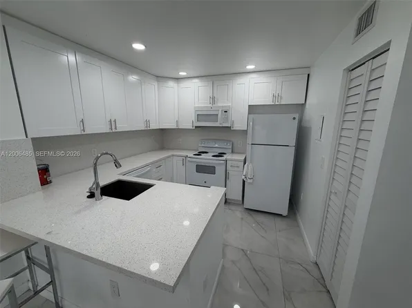 2113 Renaissance Blvd APT 208, Hollywood, FL 33025