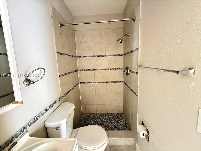 6012 SW 38th St #4 — Photo 8