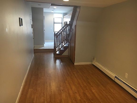 2nd image of 3095 Steinway St