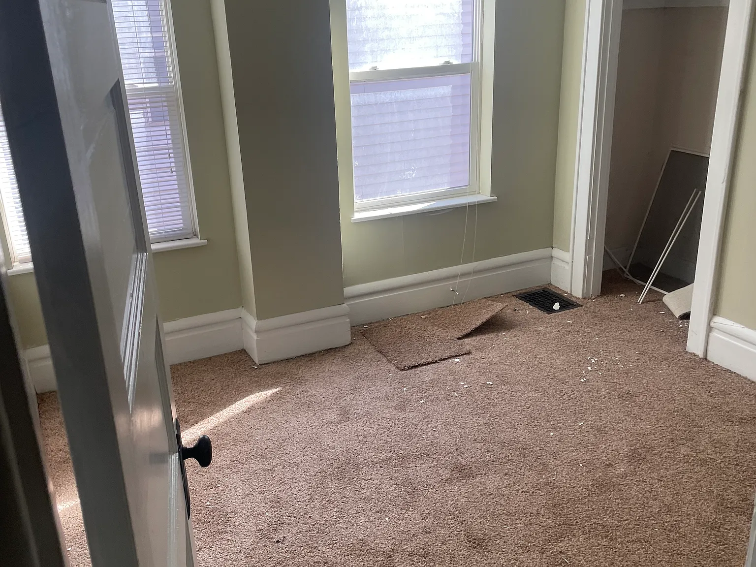 6 bed, 3544 sqft, $600 — Photo 3
