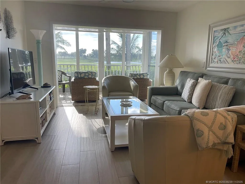 2 bed, 2.0 bath, 971 sqft, $6,000 — Photo 3