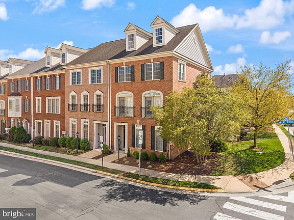 3rd image of 42465 Regal Wood Dr