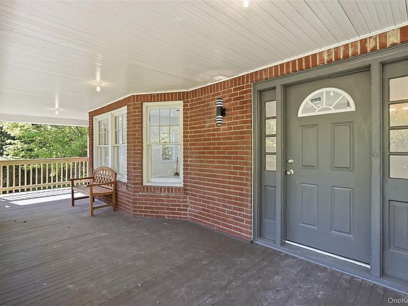 4th image of 24 Summit Avenue