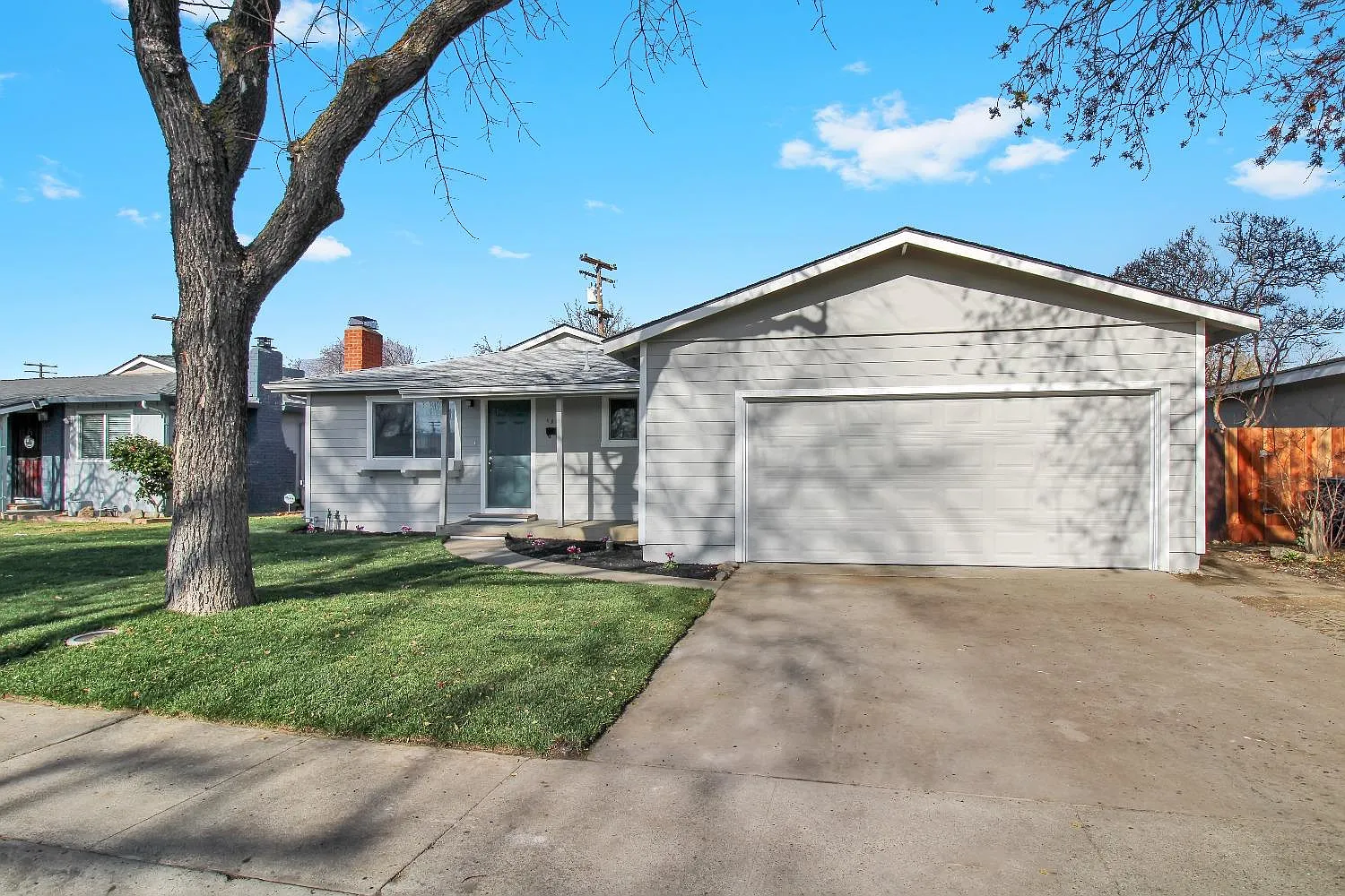 1825 Debonaire Dr photo 1