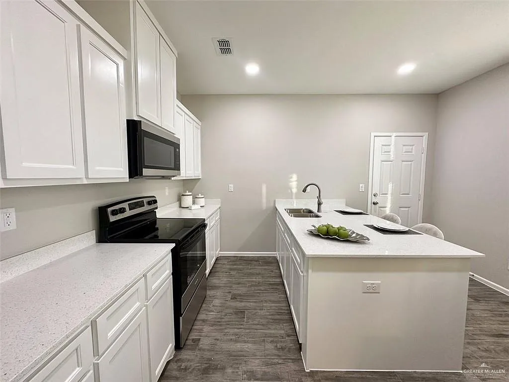 3 bed, 2.0 bath, 1050 sqft, $1,175 — Photo 4