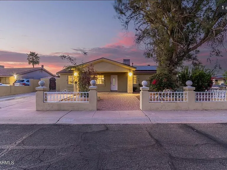 3320 E Ludlow Dr — Photo 1
