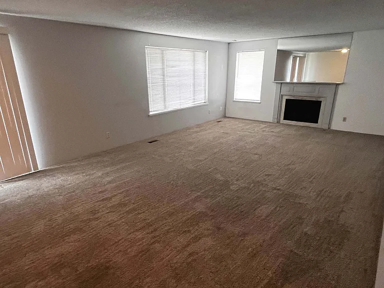 353-359 S White Cloud Dr #4 — Photo 2
