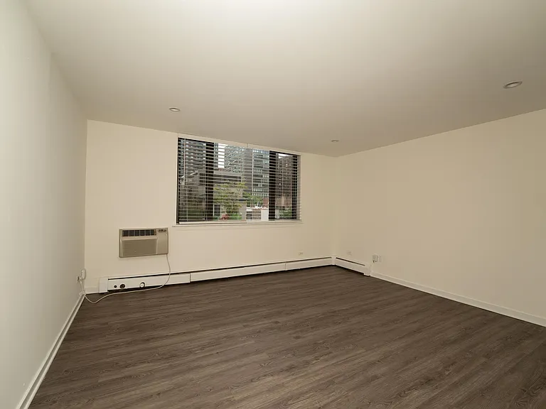 20 E. Scott Street — Photo 24