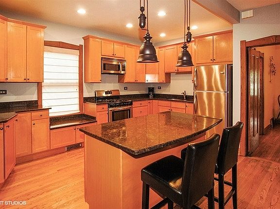 4th image of 1007 N Taylor Ave